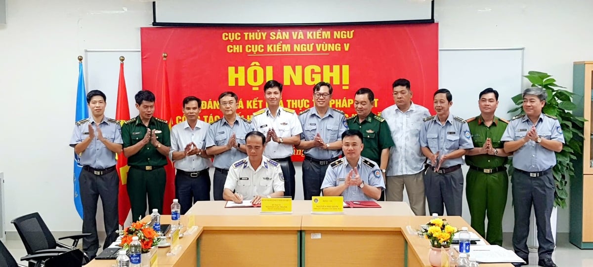 Chi cục Kiểm ngư Vùng V ký quy chế phối hợp với 9 địa phương từ Khánh Hòa đến An Giang và các lực lượng thực thi pháp luật trên vùng biển Tây Nam bộ như: Vùng Cảnh sát biển 4, Biên phòng Cà Mau, An Giang và Vùng V Hải quân. Ảnh: HT.