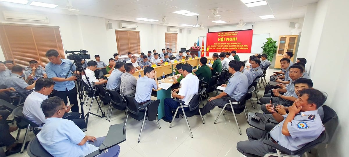 Hội nghị đánh giá đánh giá kết quả thực thực thi pháp luật và công tác phối hợp chống khai thác IUU năm 2025, ký quy chế phối hợp và triển khai nhiệm vụ năm 2026. Ảnh: HT.