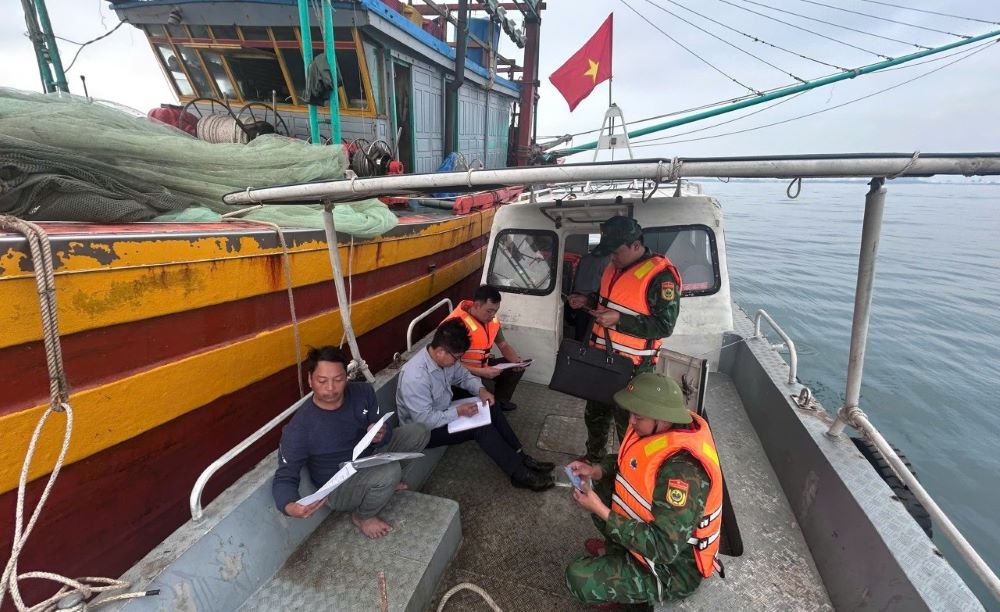 Xử lý tàu cá vi phạm khai thác IUU trên vùng biển Quảng Trị