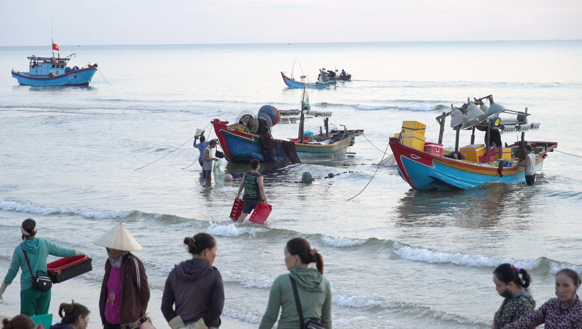 A3: Ngư dân trông đợi chính sách hỗ trợ chuyển đổi nghề phù hợp - Ảnh: C.H