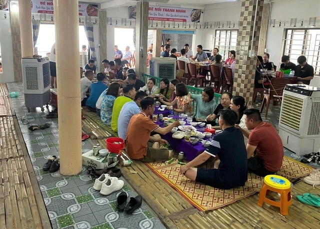 Mùa lộc biển: Theo chân ngư dân săn 'vàng đen'- Ảnh 8.