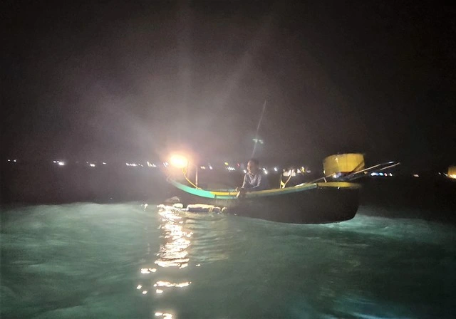 Mùa lộc biển: Theo chân ngư dân săn 'vàng đen'- Ảnh 9.