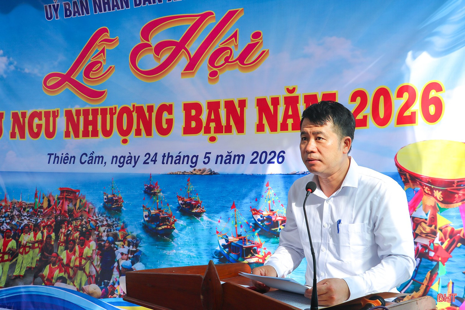 Ông Phạm Văn Tuấn - Phó Chủ tịch UBND xã Thiên Cầm phát biểu tại buổi lễ. bqbht_br_3.jpg