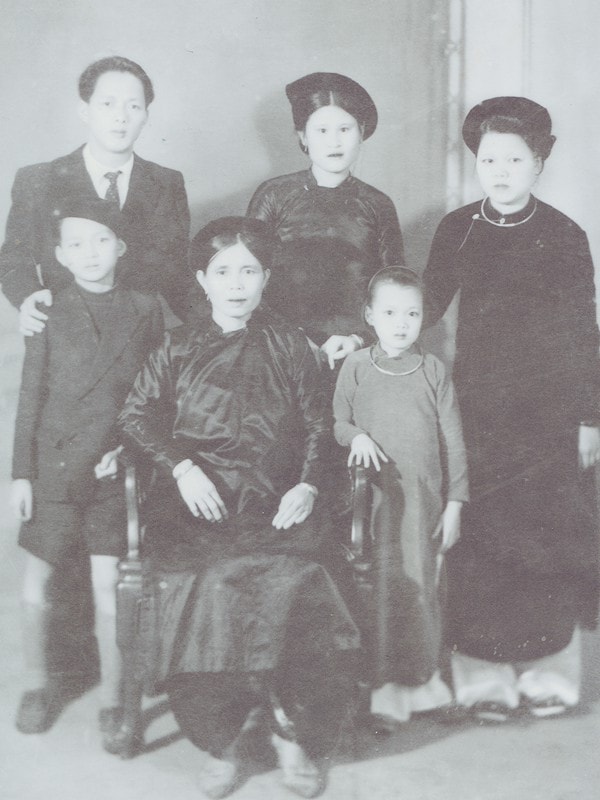 gia-dinh-doan-duc-ban-7d638baf763a0cf6a0e69888fe49f29f.jpeg