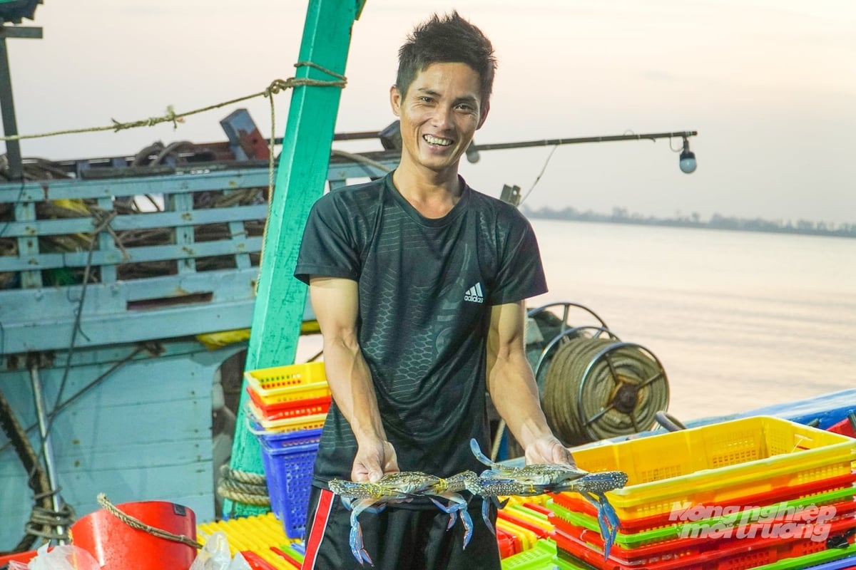 Việc hỗ trợ cước phí thuê bao thiết bị VMS giúp ngư dân giảm gánh nặng chi phí duy trì thiết bị, trong bối cảnh giá nhiên liệu, nhân công và vật tư tăng cao. Ảnh: Kim Anh. Việc hỗ trợ cước phí thuê bao thiết bị VMS giúp ngư dân giảm gánh nặng chi phí duy trì thiết bị, trong bối cảnh giá nhiên liệu, nhân công và vật tư tăng cao. Ảnh: Kim Anh.
