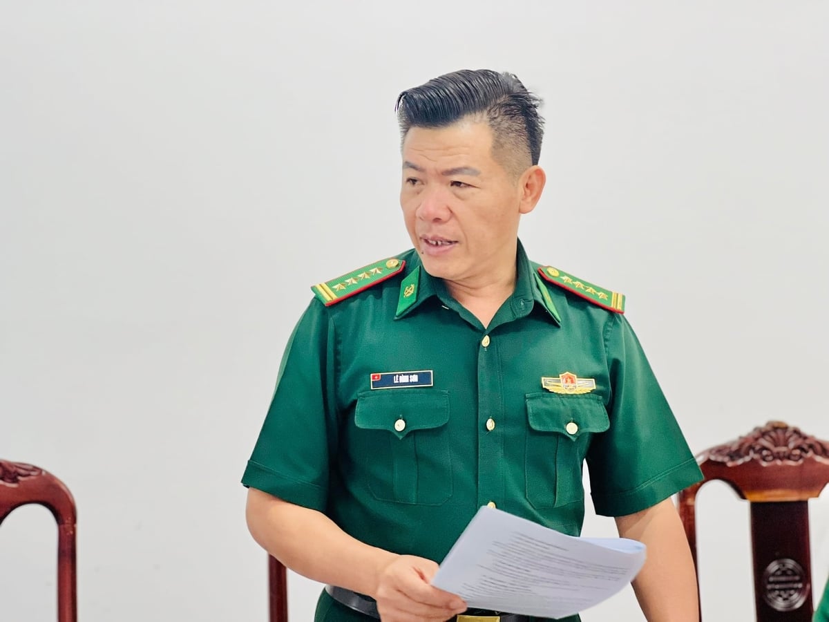 Đại tá Lê Đình Sơn, Phó Chỉ huy trưởng kiêm Tham mưu trưởng Bộ đội Biên phòng tỉnh Cà Mau đưa ra nhiều đề xuất tại buổi làm việc. Ảnh: Trọng Linh. Đại tá Lê Đình Sơn, Phó Chỉ huy trưởng kiêm Tham mưu trưởng Bộ đội Biên phòng tỉnh Cà Mau đưa ra nhiều đề xuất tại buổi làm việc. Ảnh: Trọng Linh.