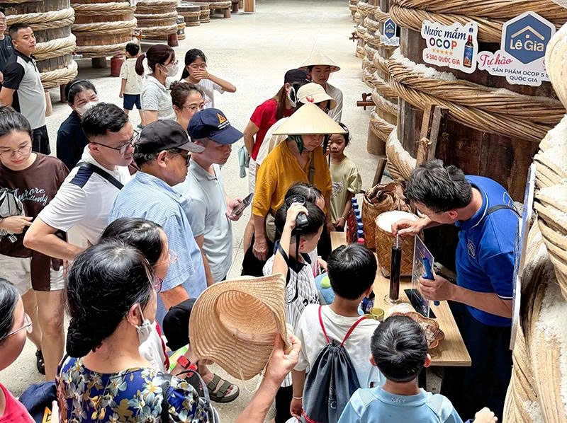 Nghe làng chài kể chuyện văn hóa biển