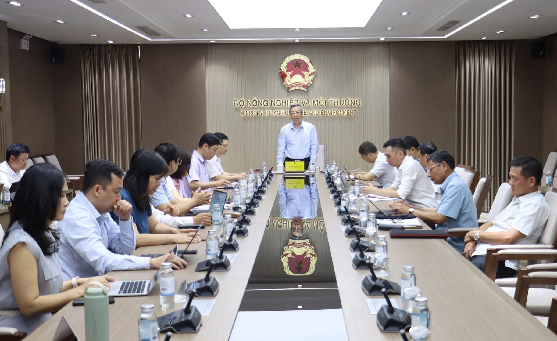Thứ trưởng Hoàng Trung chủ trì cuộc họp nghe báo cáo công tác chuẩn bị vận hành Hệ thống truy xuất nguồn gốc nông lâm thủy sản. Ảnh: Nguyễn Thủy.