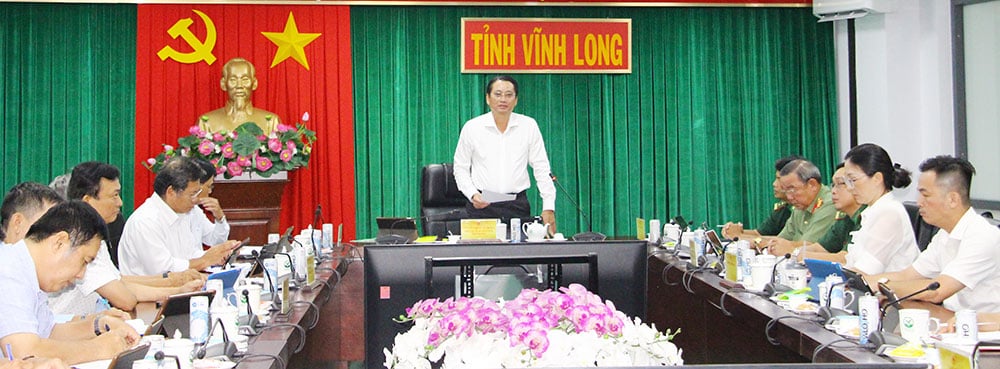 Đồng chí Nguyễn Quỳnh Thiện phát biểu chỉ đạo tại phiên họp.