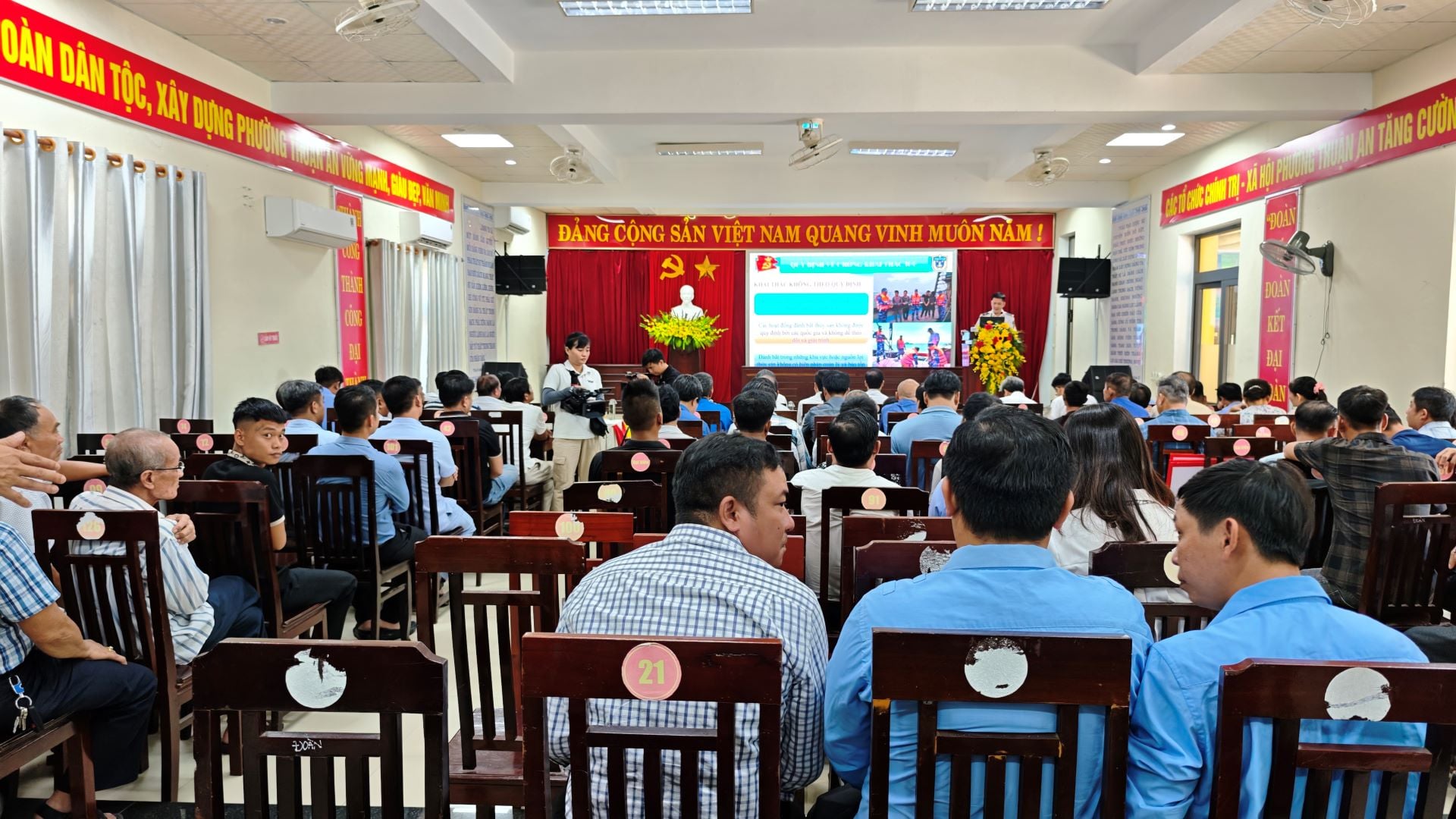 Buổi tuyên truyền chống IUU thu hút được nhiều ngư dân tại thành phố Huế