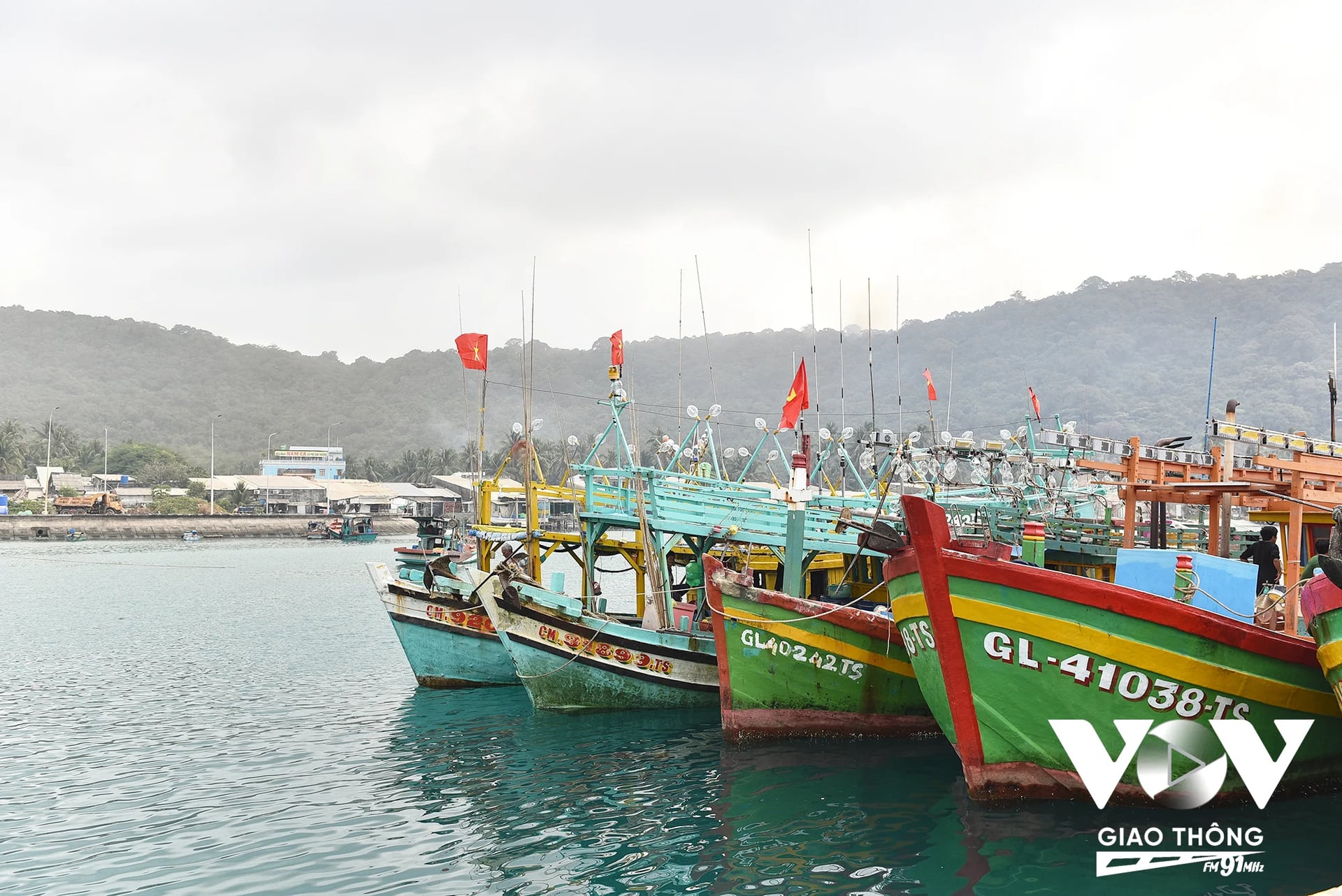 nhung-con-thuyen-tro-ve-an-toan-sau-hanh-trinh-tren-luon-la-niem-vui-va-dong-luc-lon-nhat-doi-voi-luc-luong-chuc-nang-0720