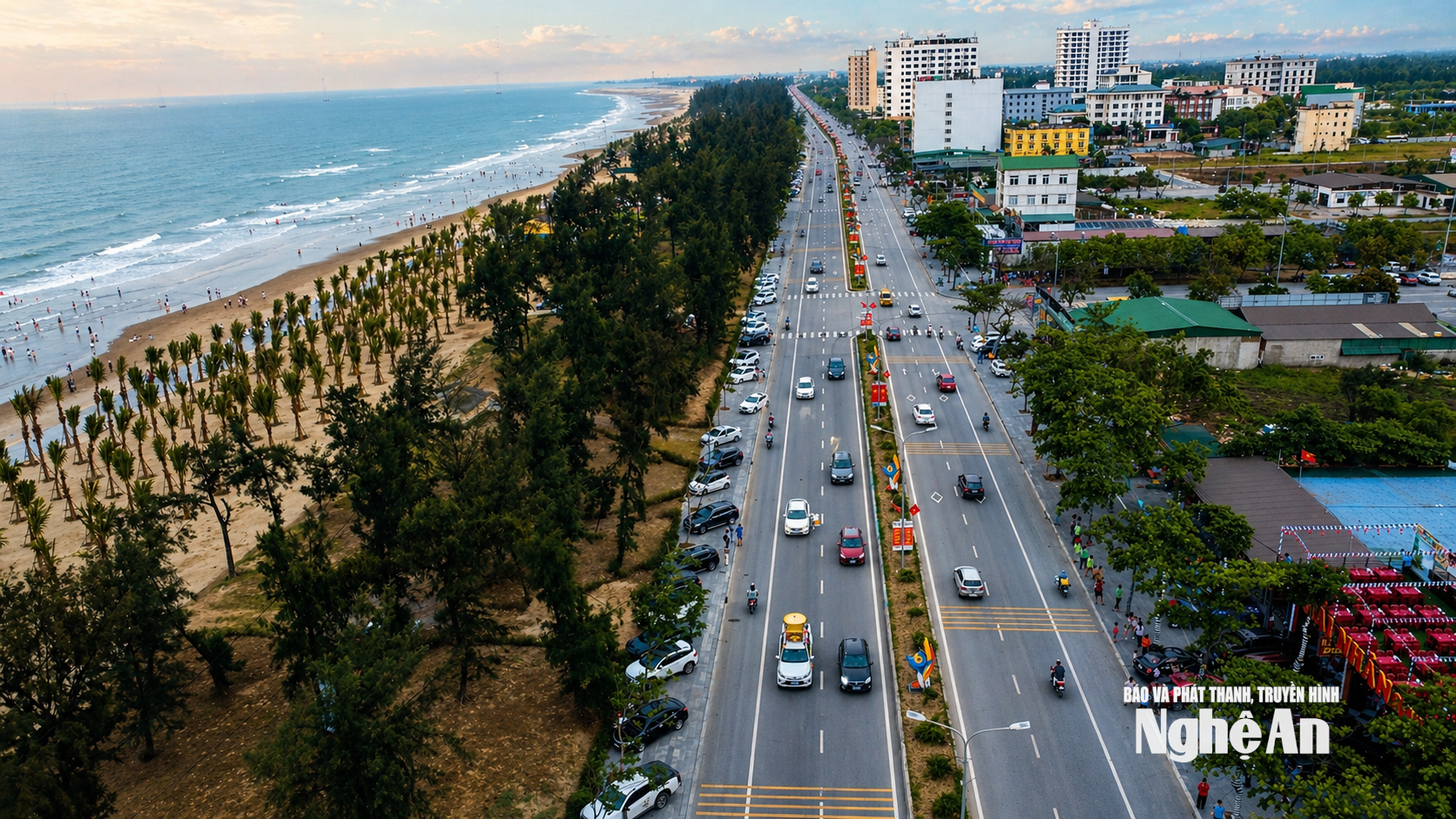 Sau khi hoàn tất công tác chỉnh trang đô thị, các tuyến đường tại phường Cửa Lò được khoác lên màu áo mới, thuận tiện cho người dân và du khách khi trở về vui chơi, nghỉ dưỡng. Ảnh: Quang An