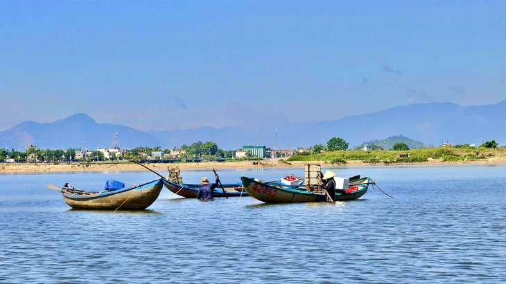 Theo con nước sông Trà Khúc săn đặc sản don nổi tiếng cả nước - Ảnh 7.