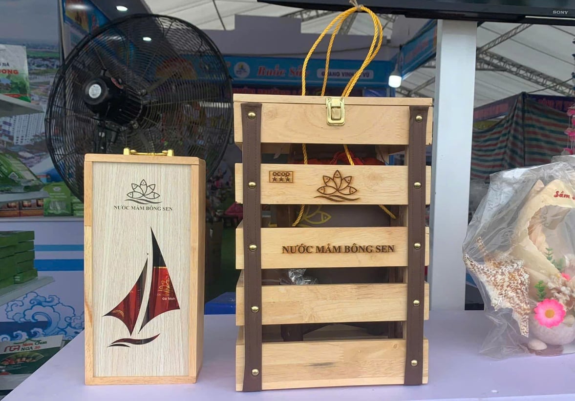 Nước mắm Bông Sen sau khi đã thành phẩm. Ảnh: Ngô Đức Hành.