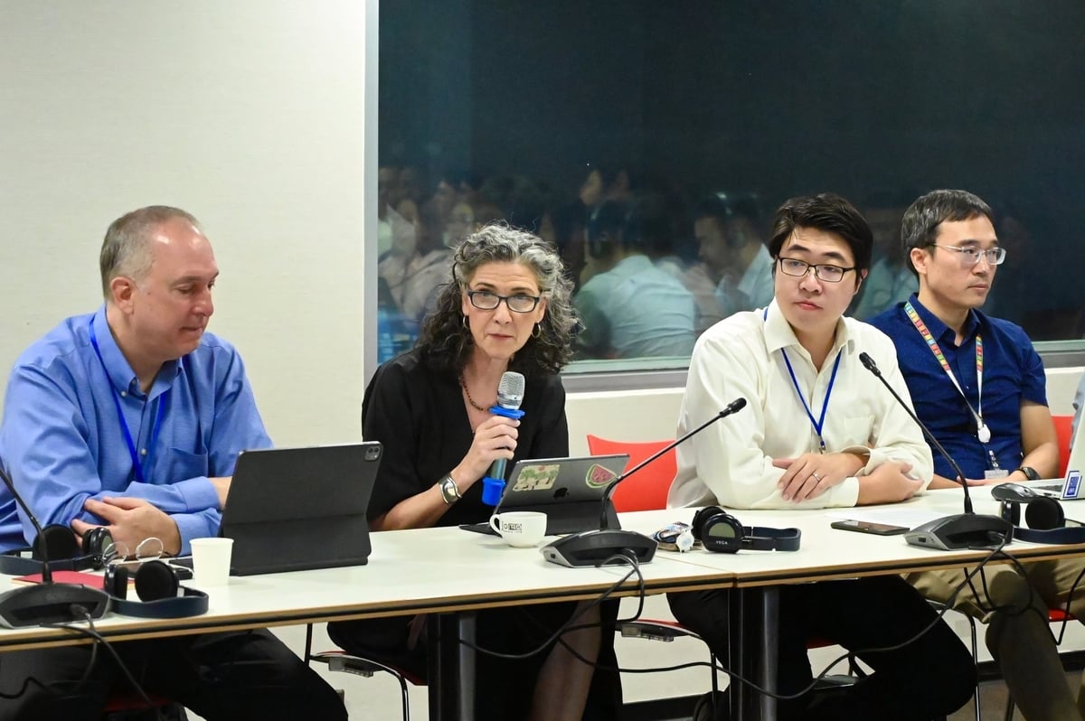 Trưởng đại diện UNDP Việt Nam đặt vấn đề: Các cam kết về nhựa có thể được chuyển hóa thành những giải pháp thực tiễn, mở rộng quy mô và bảo đảm tính khả thi về tài chính như thế nào. Ảnh: Kiều Chi. Trưởng đại diện UNDP Việt Nam đặt vấn đề: Các cam kết về nhựa có thể được chuyển hóa thành những giải pháp thực tiễn, mở rộng quy mô và bảo đảm tính khả thi về tài chính như thế nào. Ảnh: Kiều Chi.