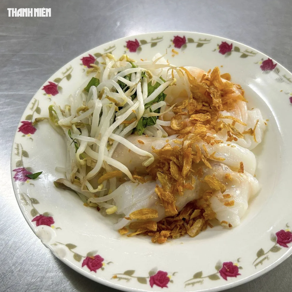 Quán bánh cuốn Michelin ở trung tâm TP.HCM: Thâm niên 65 năm, bà chủ có thói quen đặc biệt- Ảnh 6.