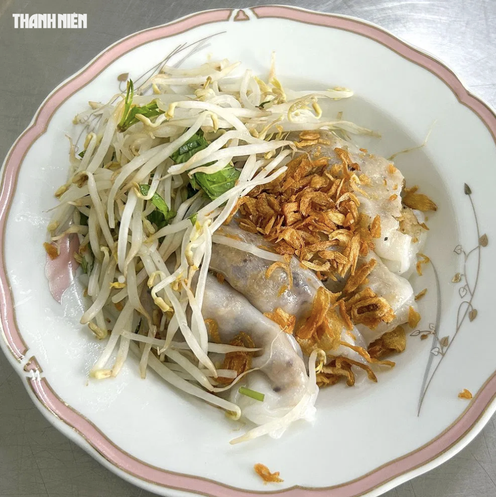 Quán bánh cuốn Michelin ở trung tâm TP.HCM: Thâm niên 65 năm, bà chủ có thói quen đặc biệt- Ảnh 7.