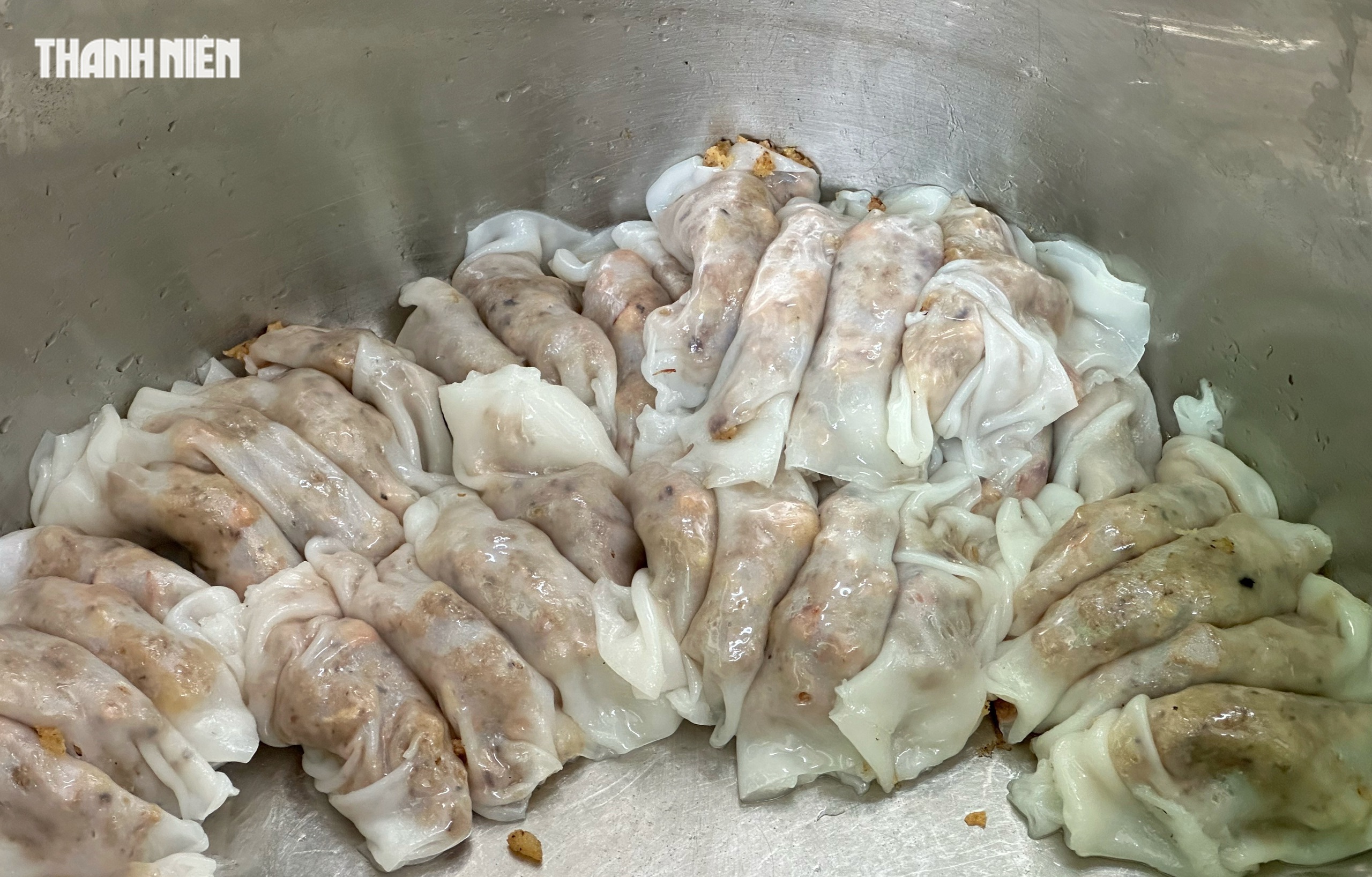 Quán bánh cuốn Michelin ở trung tâm TP.HCM: Thâm niên 65 năm, bà chủ có thói quen đặc biệt- Ảnh 9.