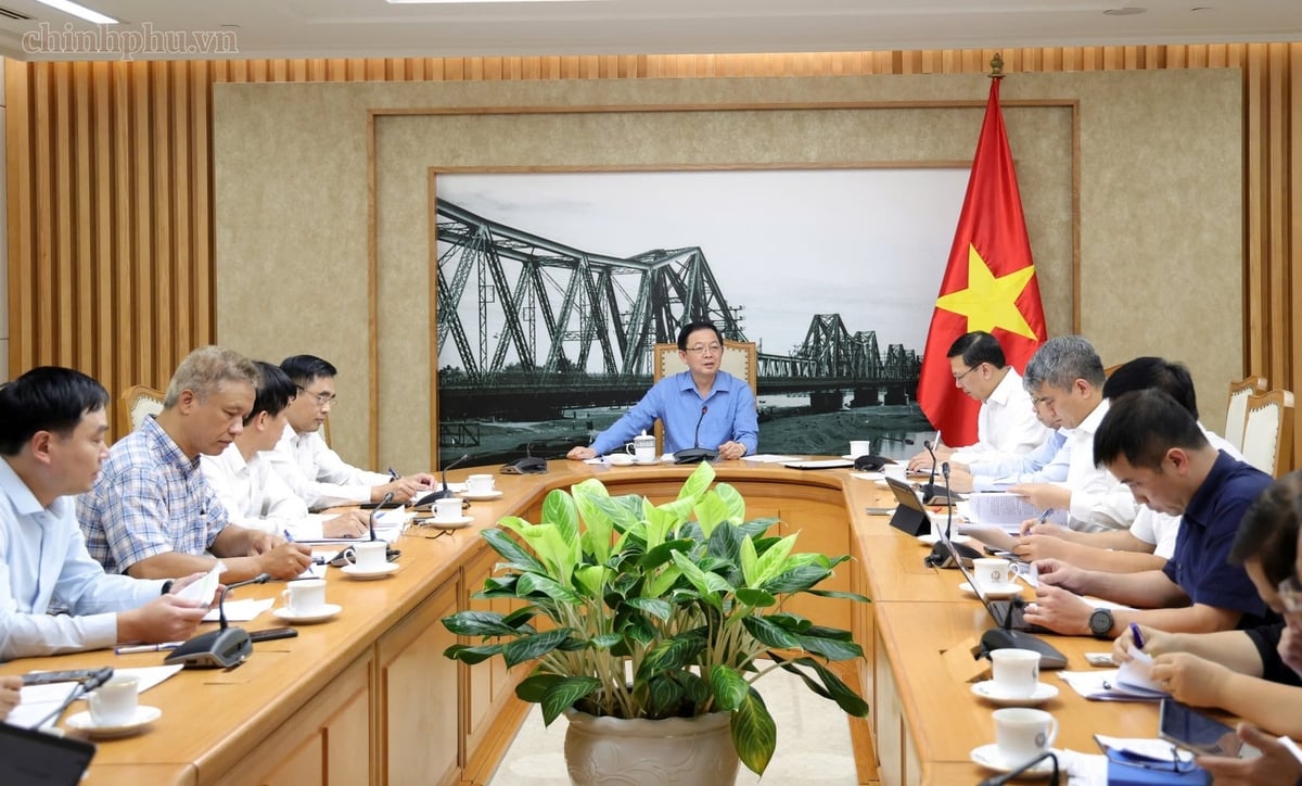 Phó Thủ tướng Hồ Quốc Dũng chủ trì cuộc làm việc về xử lý kiến nghị của doanh nghiệp, tháo gỡ khó khăn, vướng mắc trong một số lĩnh vực NN-MT. Ảnh: chinhphu.vn. 