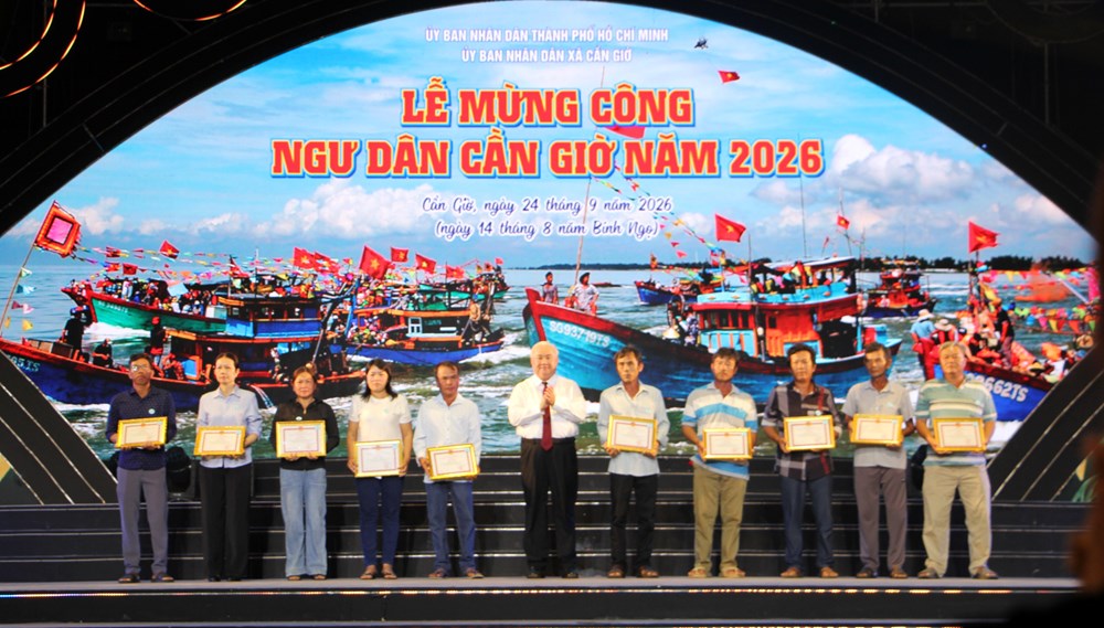 Tri ân người bám biển - ảnh 1